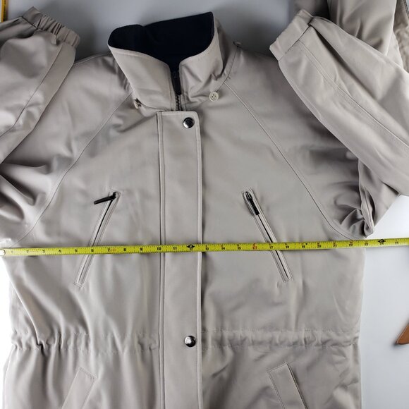 Liz Claiborne M Mid Length Water Resist Rain Anorak Coat Tan Excellent Condition - Picture 13 of 16